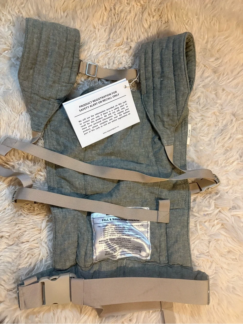 Hope & Plum Lark S in palm